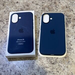 Apple iPhone 16 Silicone Case - Navy